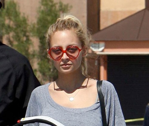 I've been eyeing Nicole Richie's Anglo American Heart Sunglasses for a hot 