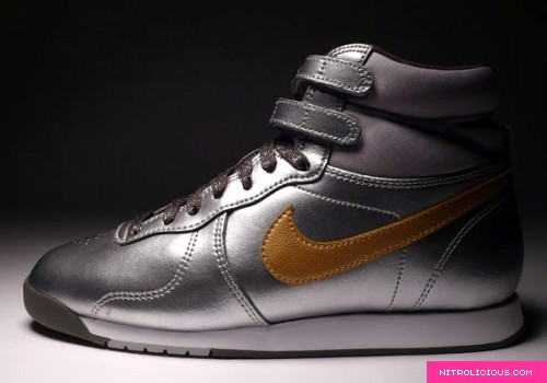 Nike WMNS Aerofit High   Moon Boots