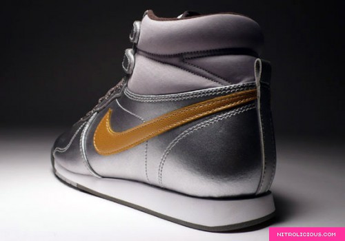 Nike WMNS Aerofit High   Moon Boots