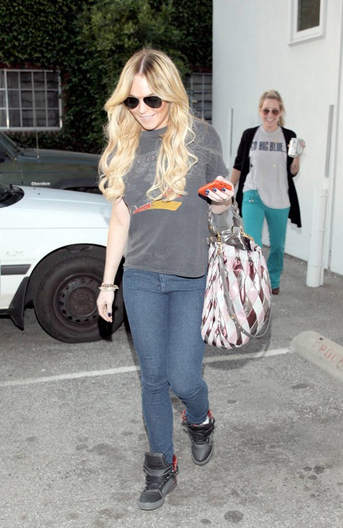 41946_lindsaylohan_celebutopianet4_122_345lo.jpg