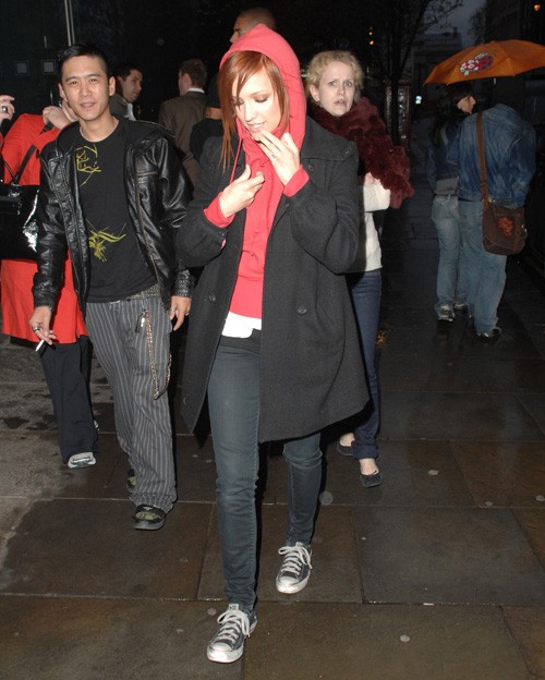 57557_celeb-cityorg_tlfan_ashlee_simpson_3_122_721lo.jpg