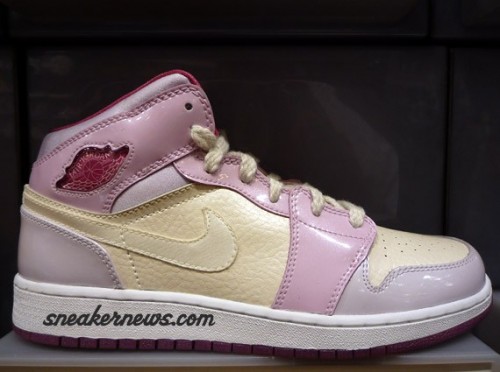 air-jordan-1-gs-pink-beige.jpg
