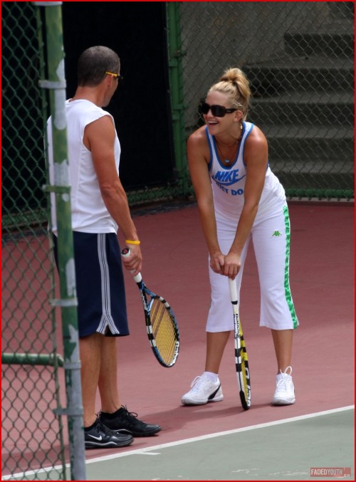 lance-armstrong-and-kate-hudson-playing-tennis9.jpg