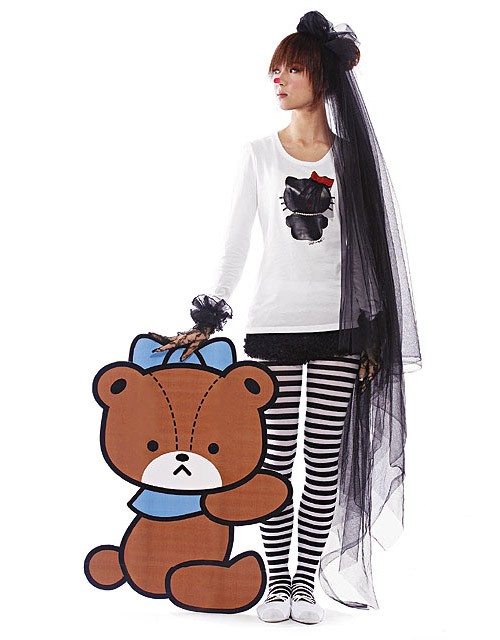Hello Kitty Black Wonder x D mop & J 01