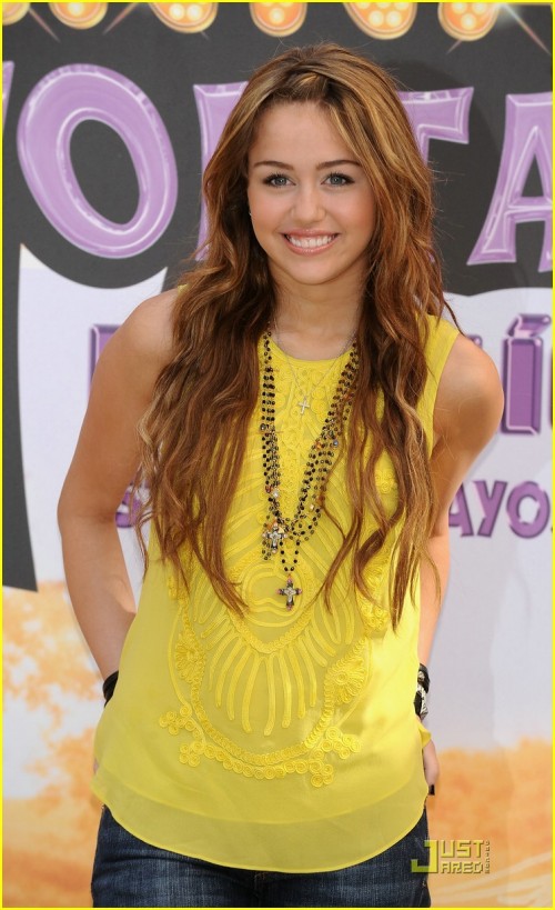 miley cyrus outfits 2009. miley cyrus outfits in hannah