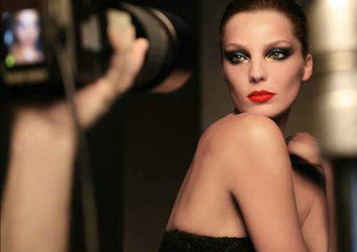 Yesterday in Paris, the Lancôme makeup team unveiled their latest fall 2009 