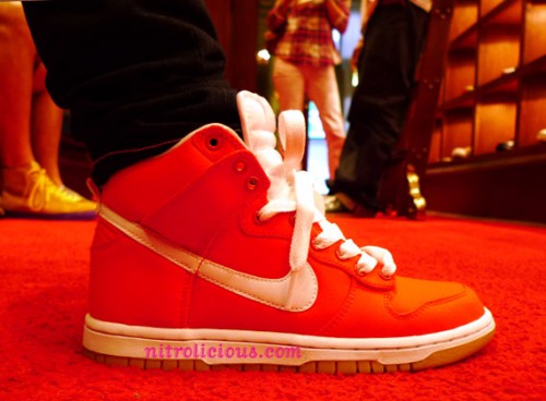 Nike WMNS Dunk High   Challenge Red