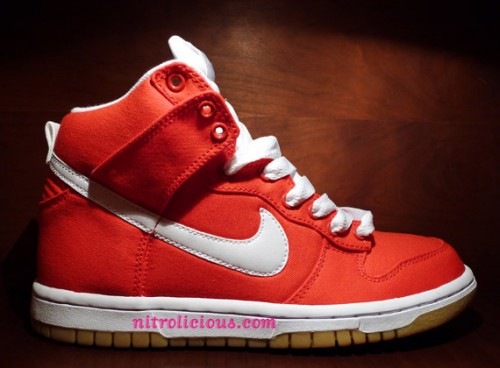 Nike WMNS Dunk High   Challenge Red