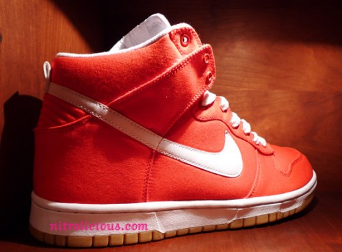 Nike WMNS Dunk High   Challenge Red