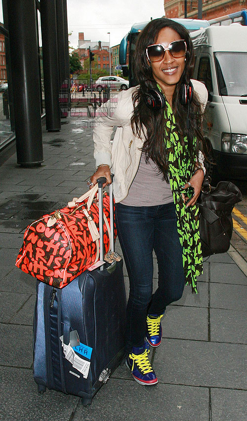 EXCLUSIVE: Shontelle Layne Waiting For Car Outside Hotel (USA AN