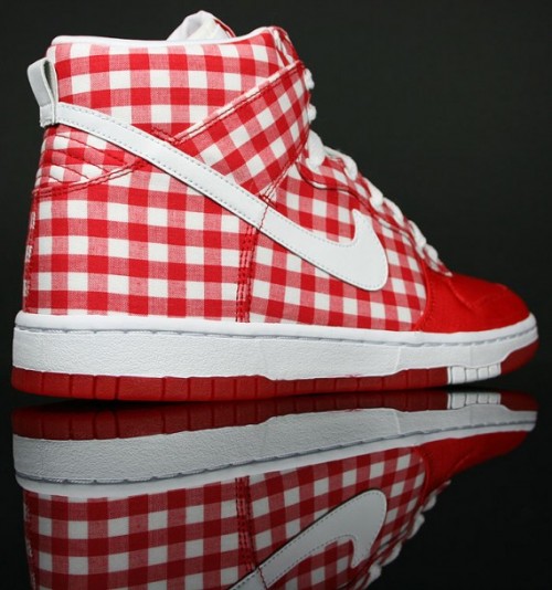 Nike WMNS Skinny Dunk High   Challenge Red Tablecloth