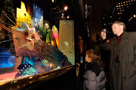 Saks and Microsoft Team Up on Holiday “Windows