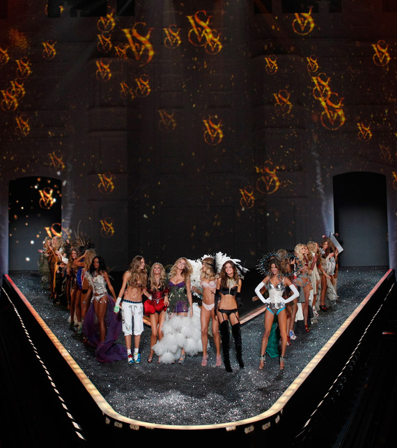 Victorias Secret Fashion Show 2009 Airs Tonight!