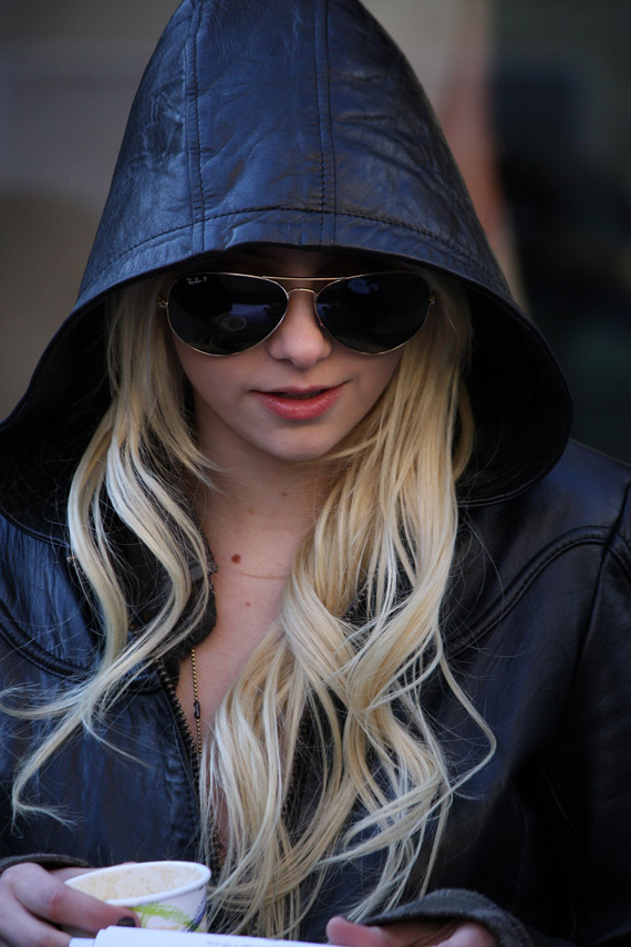 Gossip Girl Style: Taylor Momsen On Location [January 7 9]