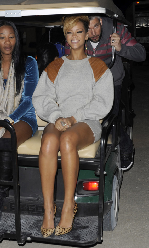 rihanna-pepsi-super-jam-backstage-02 Rihanna in Miami for Super Bowl XLIV