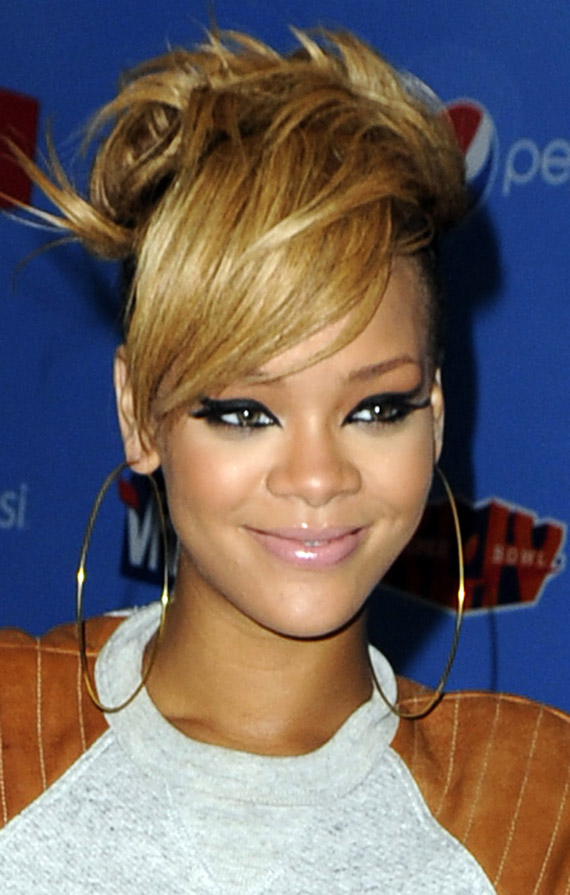 rihanna-pepsi-super-jam-backstage-03 Rihanna in Miami for Super Bowl XLIV