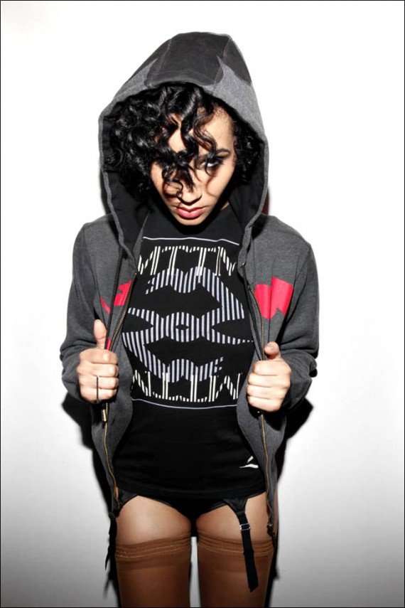 Married to the MOB Fall 2010 Delivery 1: M.O.B Aime Les Sucettes