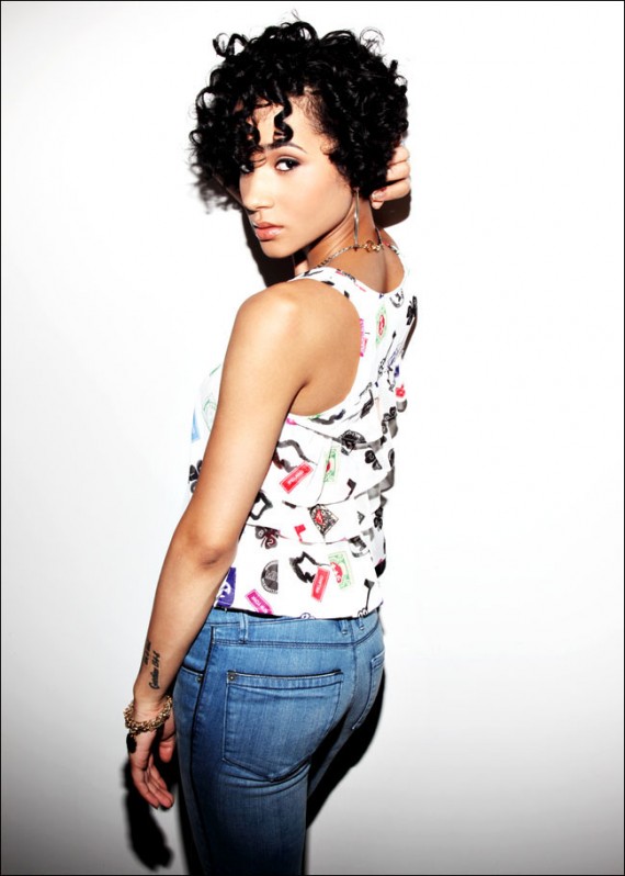 Married to the MOB Fall 2010 Delivery 1: M.O.B Aime Les Sucettes