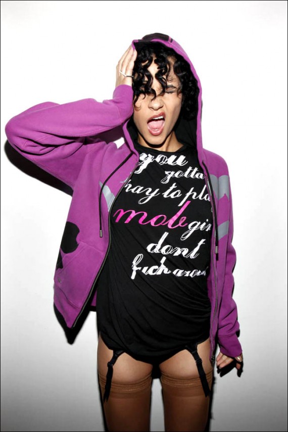 Married to the MOB Fall 2010 Delivery 1: M.O.B Aime Les Sucettes
