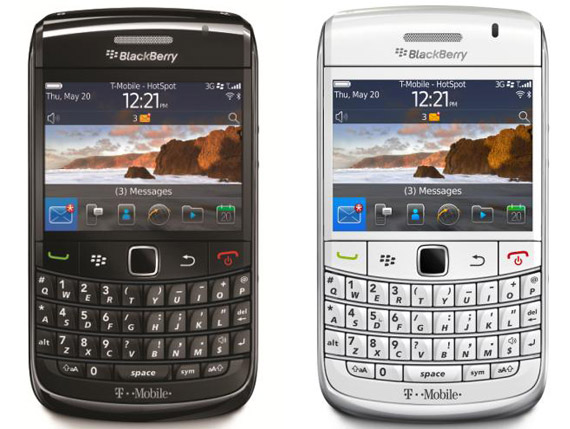 The BlackBerry Bold 9780 comes in two colors (black and flash white) and 