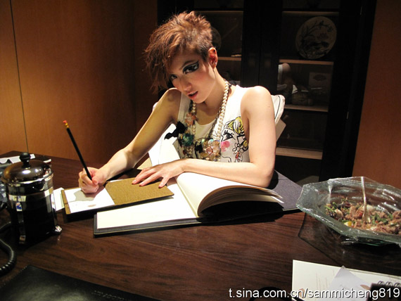 Sammi Cheng Rockin Lanvin for H&M!