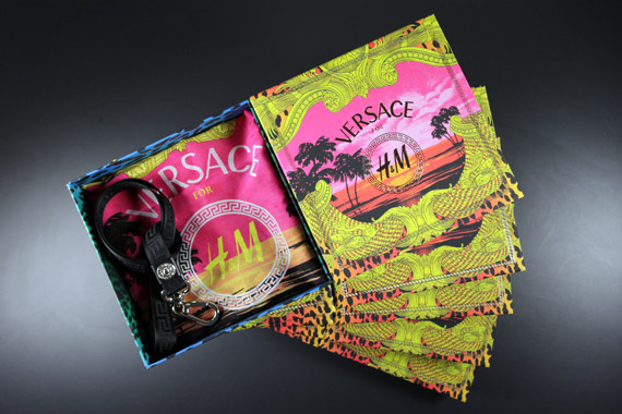 nitro:licious x Versace for H&M Scarf + Keychain Giveaway