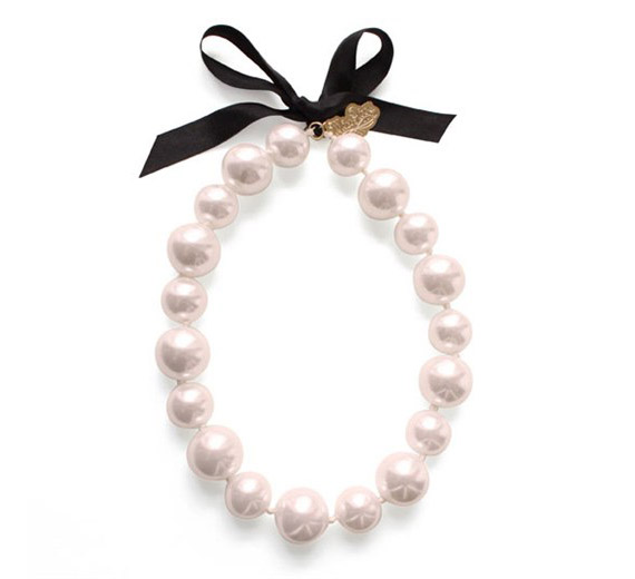 muppets-noir-miss-piggy-pearl-necklace The Muppets x nOir Jewelry & FLüD Watches