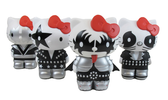 Hello Kitty x KISS